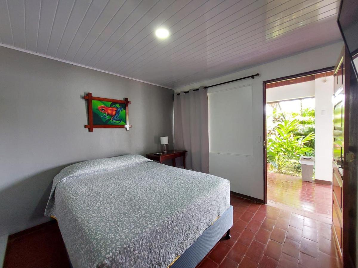 Hotel Pez Gallo Golfito Exterior photo
